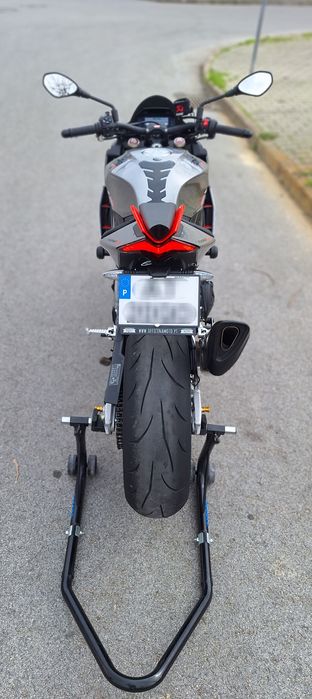 Aprilia Tuono V4