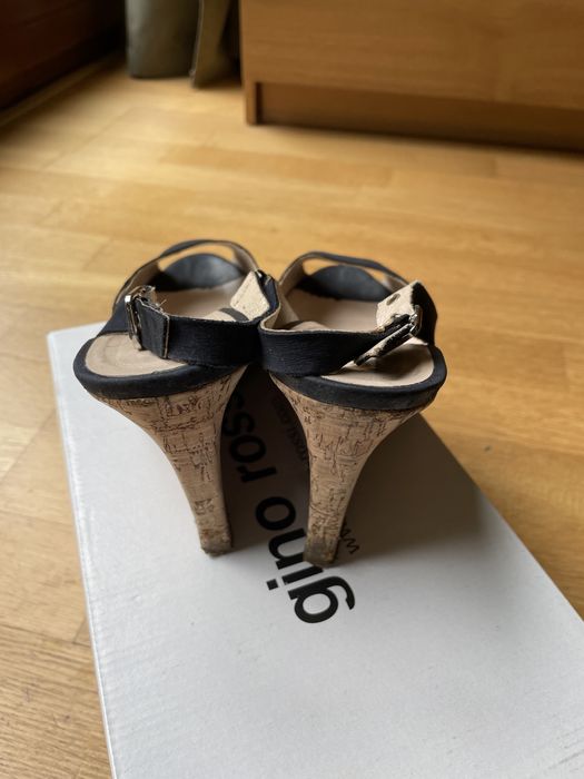 Sandały Aurora Gino Rossi, granatowe, na koturnie rozm.39