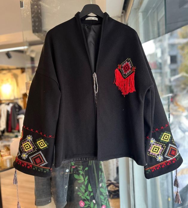 Стильні жіночі кашемірові вишиті жакети піджаки