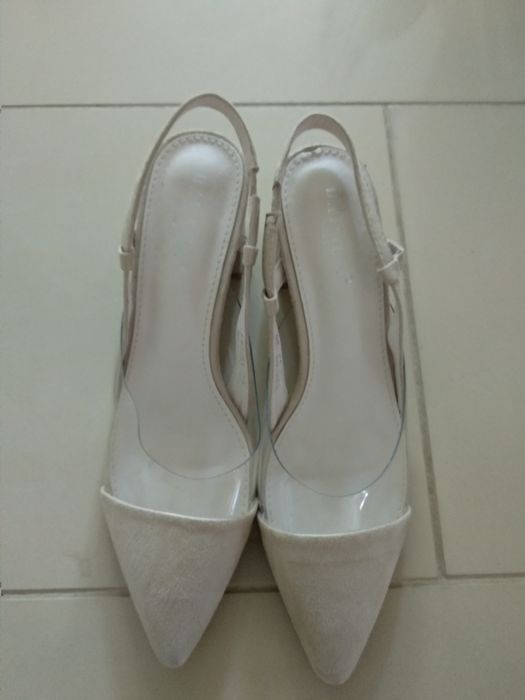 Beżowe transparentne buty bez pięty