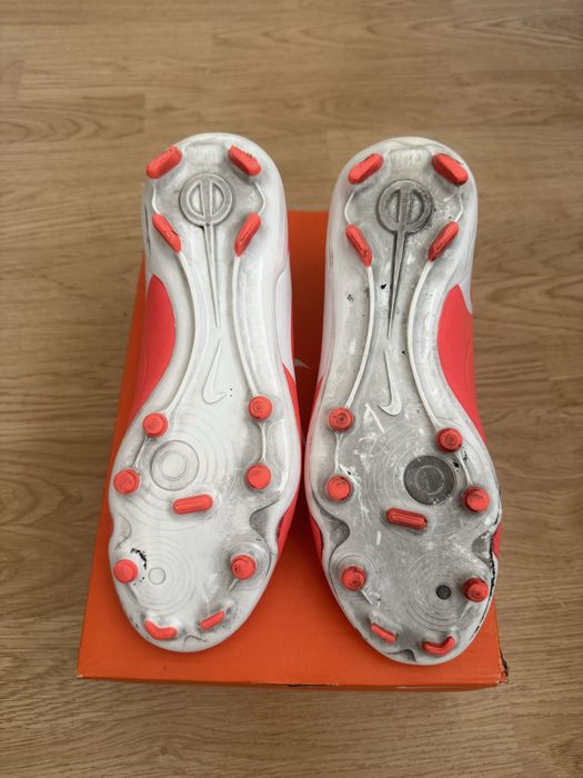 Nike Legend 10 Club rozmiar 40,5