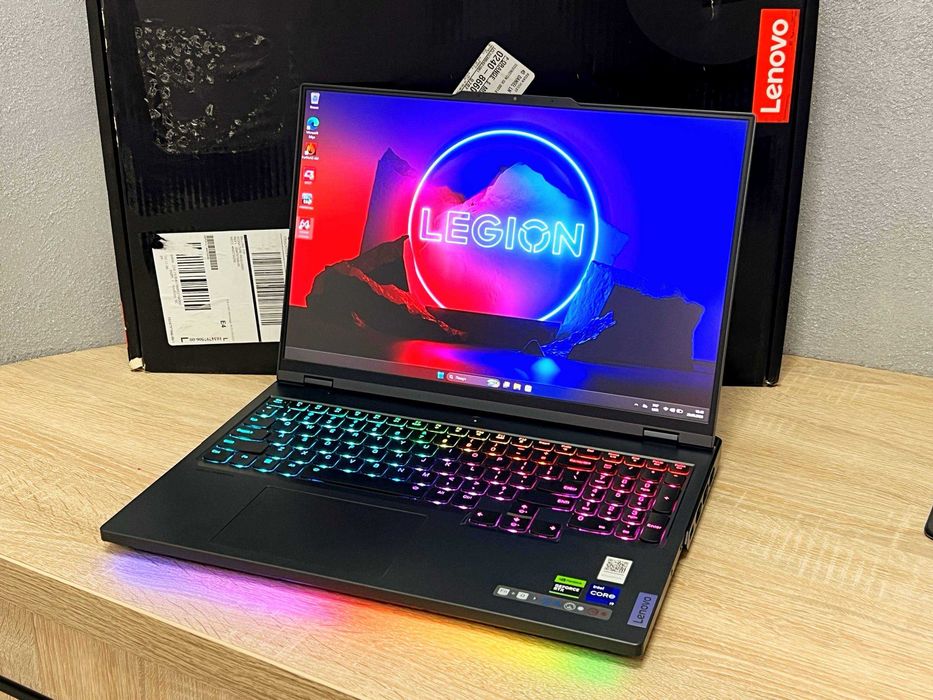 Потужний Lenovo Legion Pro 7 16IRX8H 16" WQXGA 240Hz / i9-13900HX / RTX 4090 16GB 175W / 32GB RAM / 2TB SSD Ігровий ноутбук