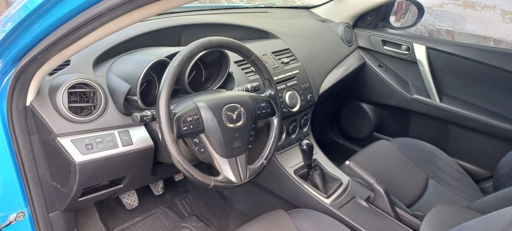 Продам авто Mazda 3