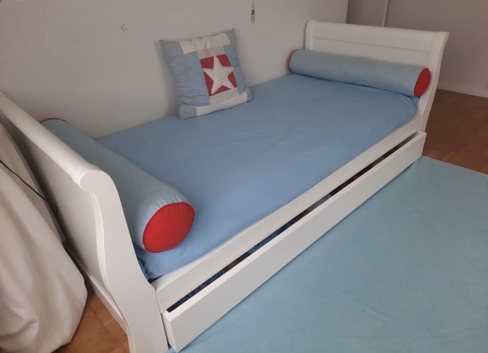 Urgente - Vendo cama com gavetão