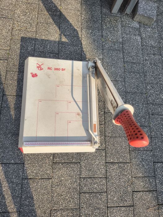 Gilotyna do cięcia papieru RC 380