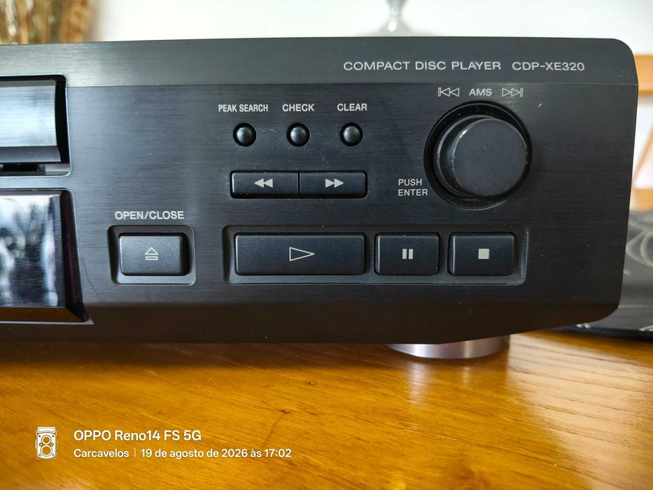 Leitor de DVD de música com comando da marca Sony