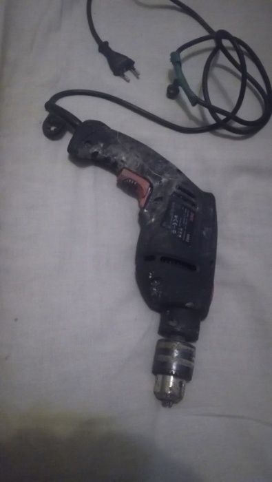 Шуруповерт,дрель ударная Skil