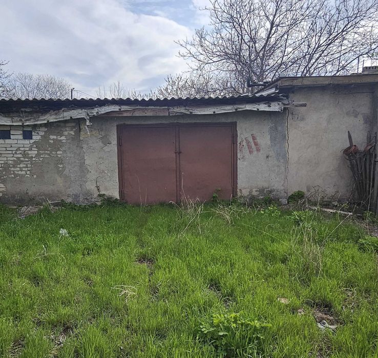 2 кім. квартира зі своїм  АГВ , палісадником та гаражем