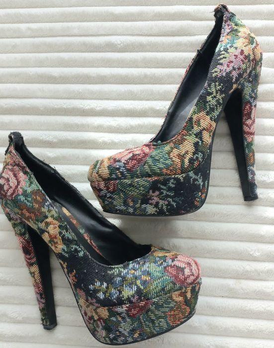 Szpilki w kwiaty Aldo 38