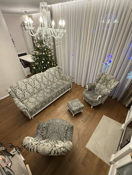 Stylowy zestaw wypoczynkowy glamour – kanapa + 2 uszaki + podnóżek