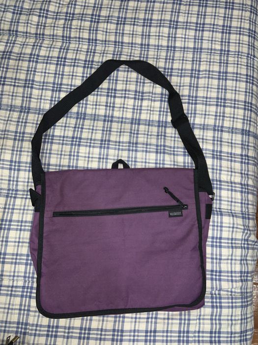 Mara a tiracolo roxa