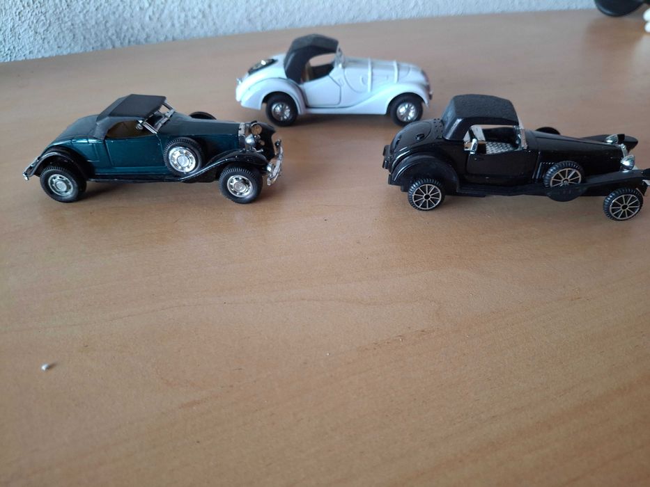 3 carros clássicos da Bburago