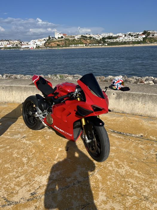 ducati panigale v4s