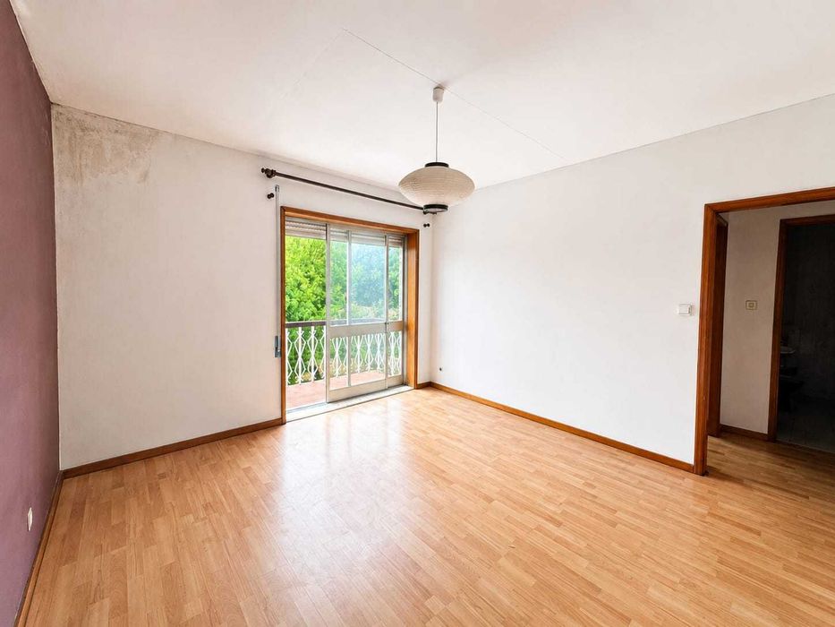 Apartamento T2+1 para Renovar | Cidade Jardim, Maia