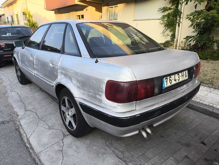Audi 80 avariado