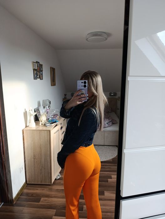 Spodnie legginsy poszerzane szerokie nogawki podkreślające sexy XS s