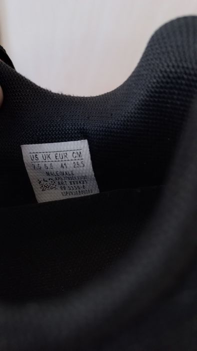 Продам кроссовки р.41