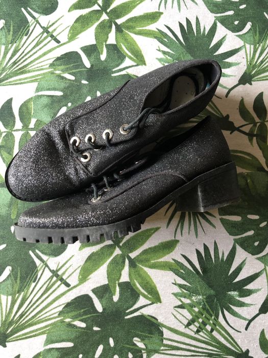 Botas pretas tamanho 39