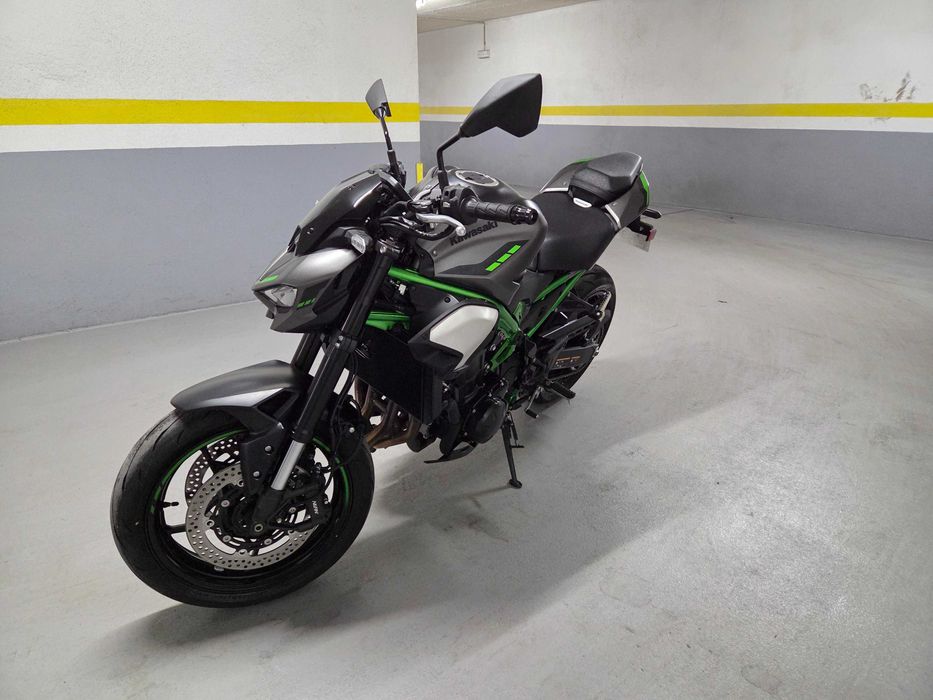 Kawasaki Z900 Sport, 2025, 1400km e garantia total Kawasaki até 03/28