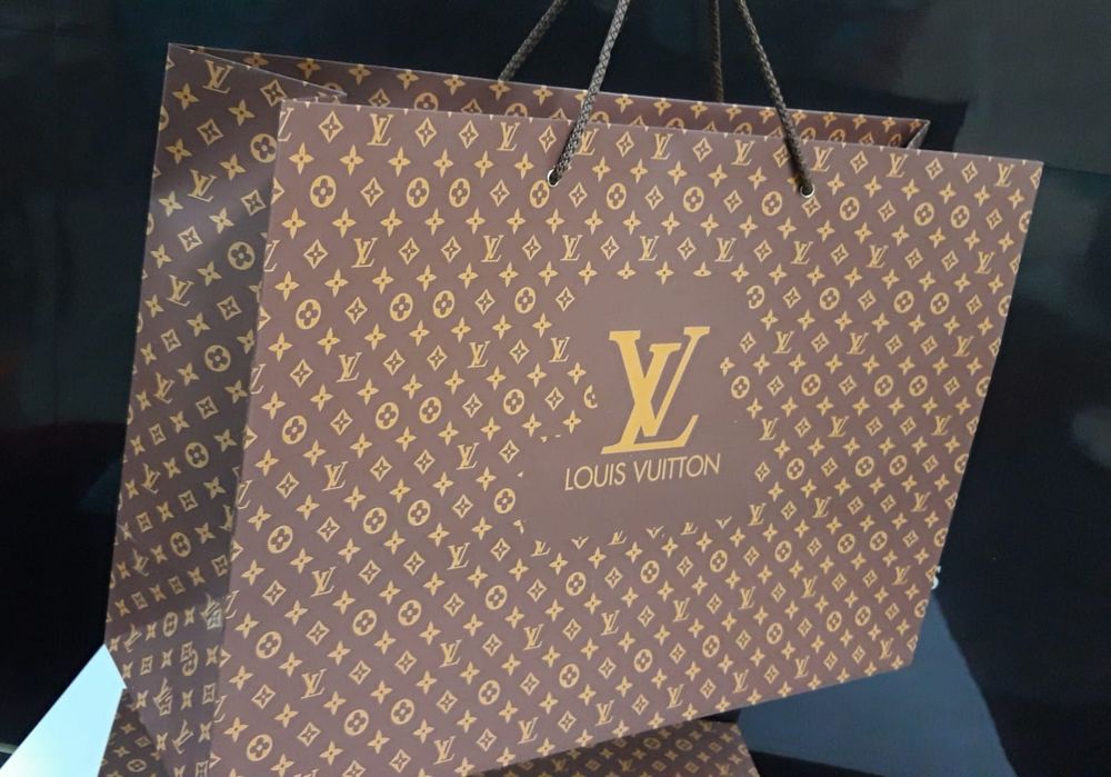 Фирменный брендовый бумажный упаковочный оригинальный пакет, кульки