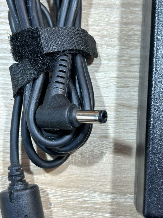 Блок живлення Toshiba 19v 6.32a