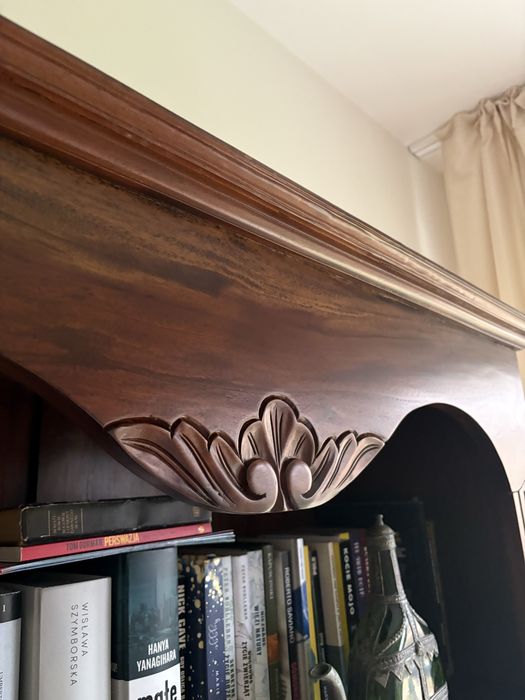 Biblioteka regał z drzewa egzotycznego.