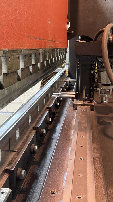 Komplet maszyn Amada do obróbki blachy 10x3100 krawędziarka + gilotyna