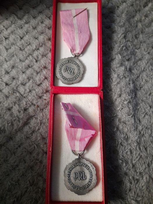 Dwa medale za długoletnie pożycie małżeńskie. PRL