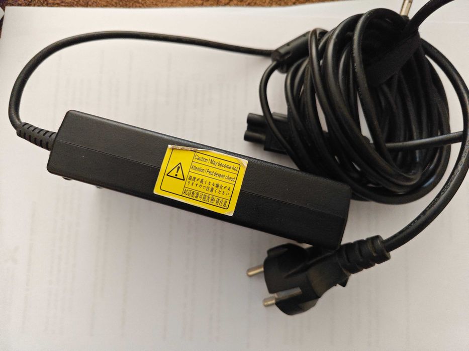 Carregadores Originais Portátil: HIPRO (Acer) 19V + TOSHIBA 15V (90W)