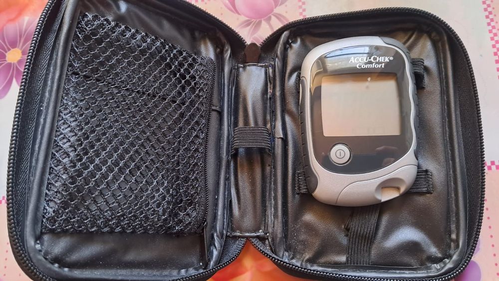 Продам глюкометр Accu-Chek