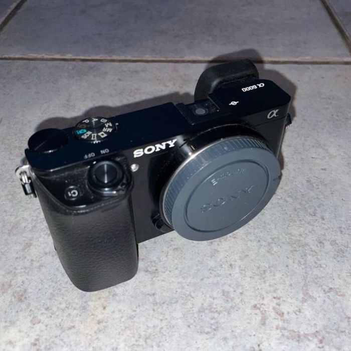 Sony A6000 máquina fotográfica (lentes também disponíveis)
