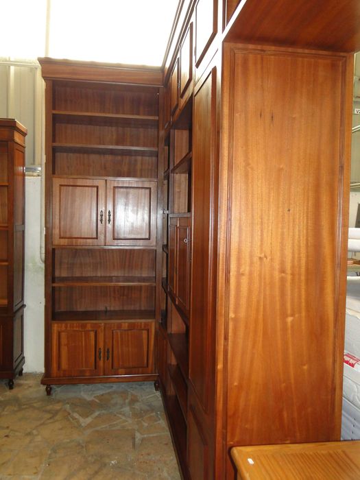 Large Wooden Corner Bookshelf – Good Overall Condition64550170820610123