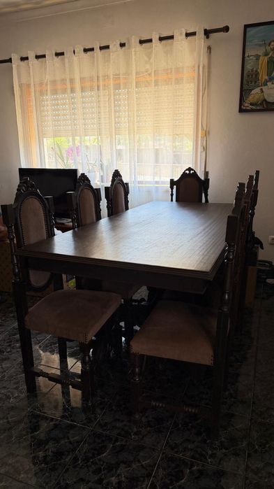 Mesa de sala com 6 cadeiras