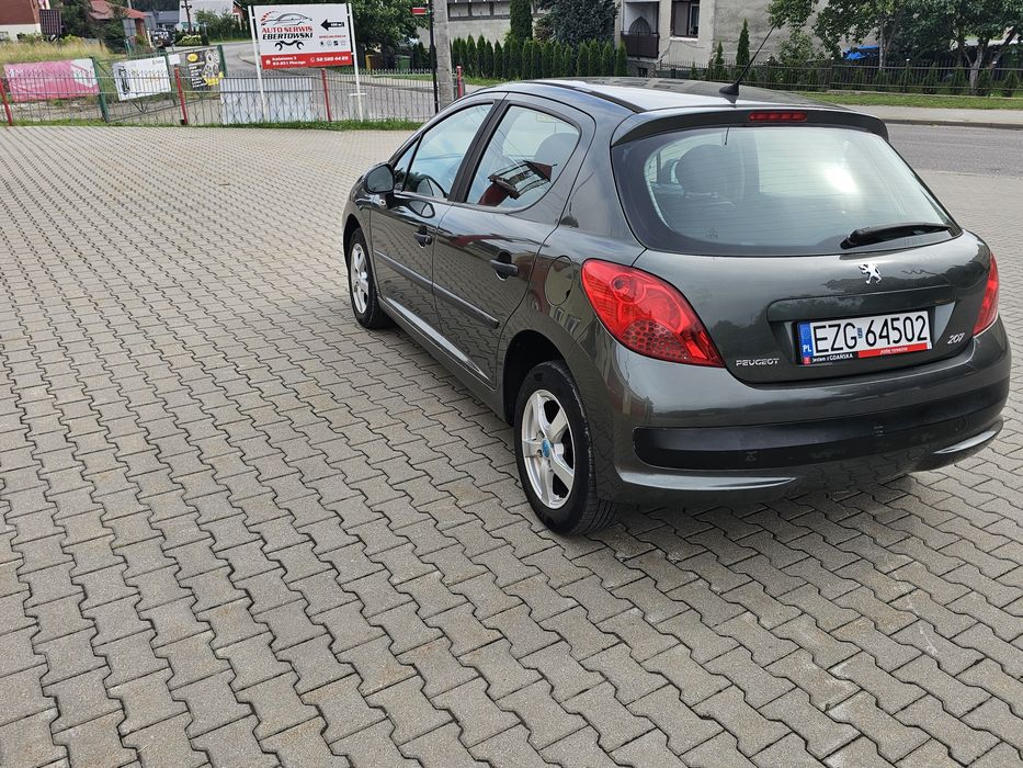 Peugeot 207 1.4 benzyna  2009 rok