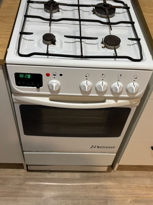 Kuchenka gazowa z piecem elektrycznym