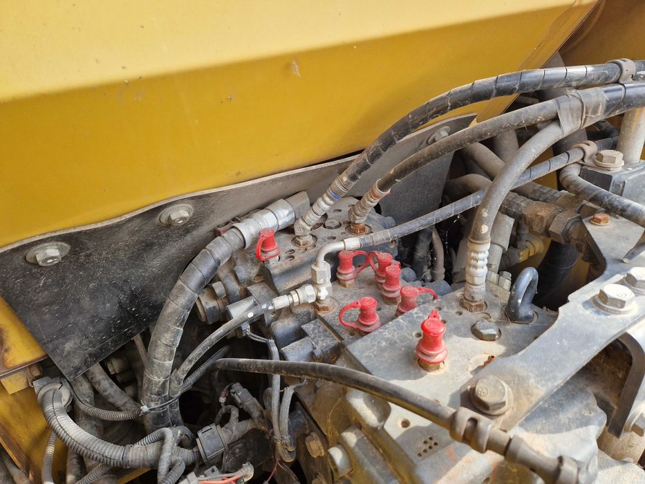 koparka komatsu HB 215  pc 210 pc 240 części 2012r pompa