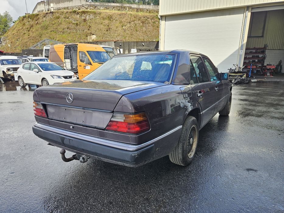 Mercedes-Benz Class E 300D W124 de 1992 para peças
