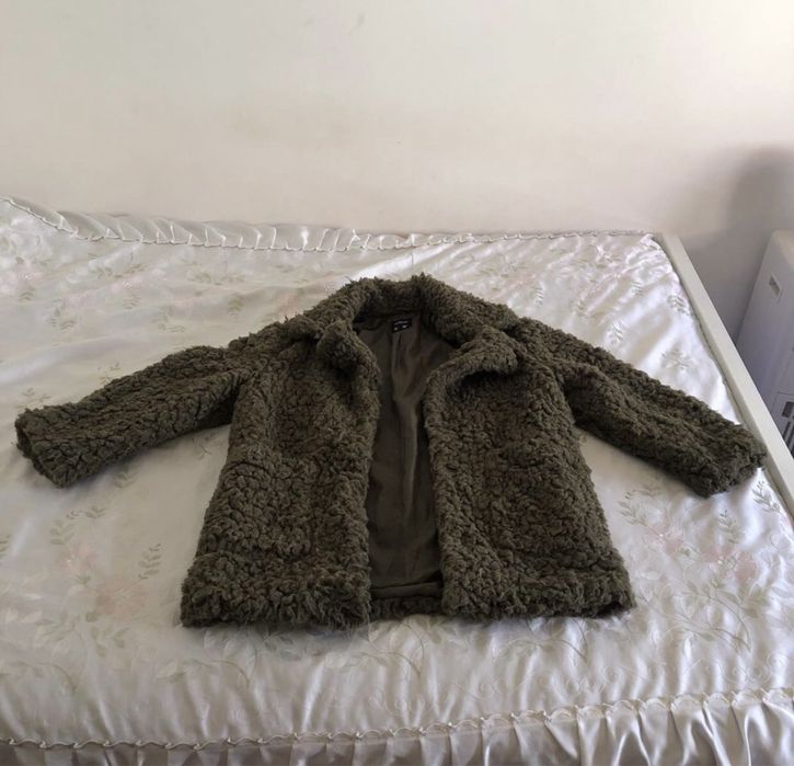 Casaco na cor verde musgo