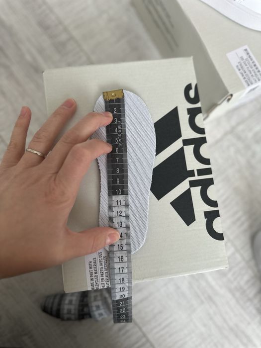 Кросівки для близнюків. Кросівки для дівчинки, кросівки Adidas 25