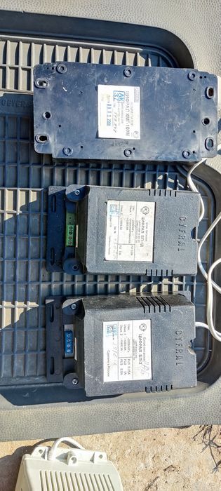 Доводчики дверей.Домофонные трубки.