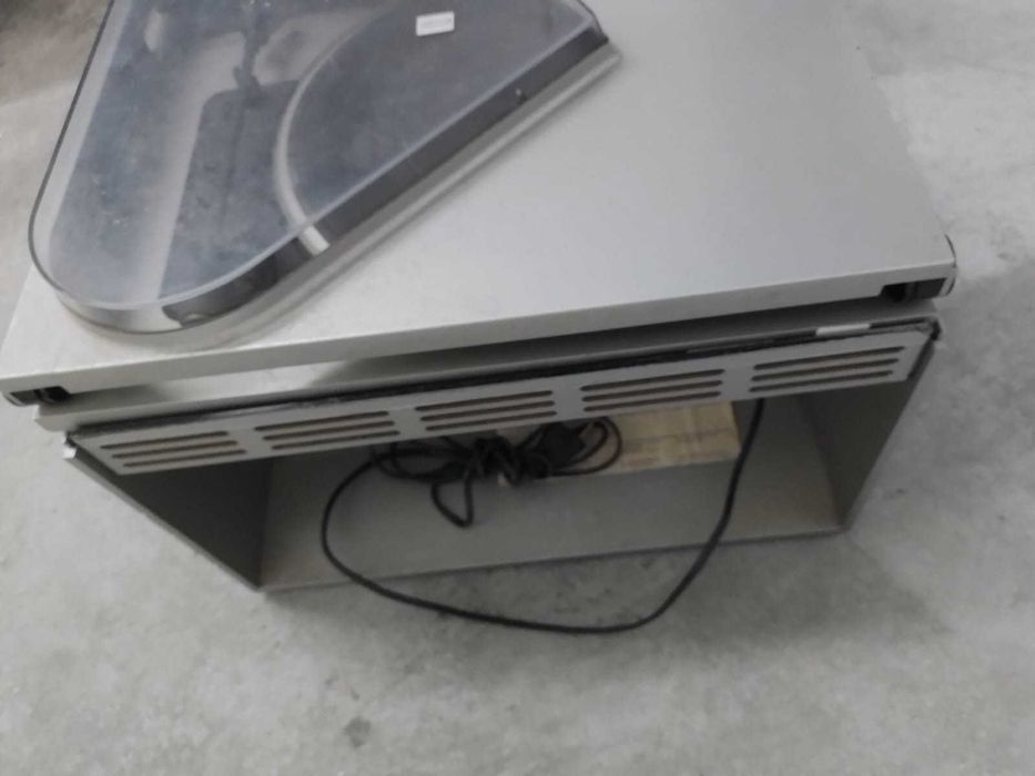 Aparelho de gira discos e gravador de cassetes Grunding