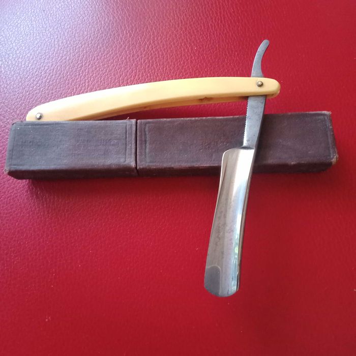 Опасная бритва Стиз