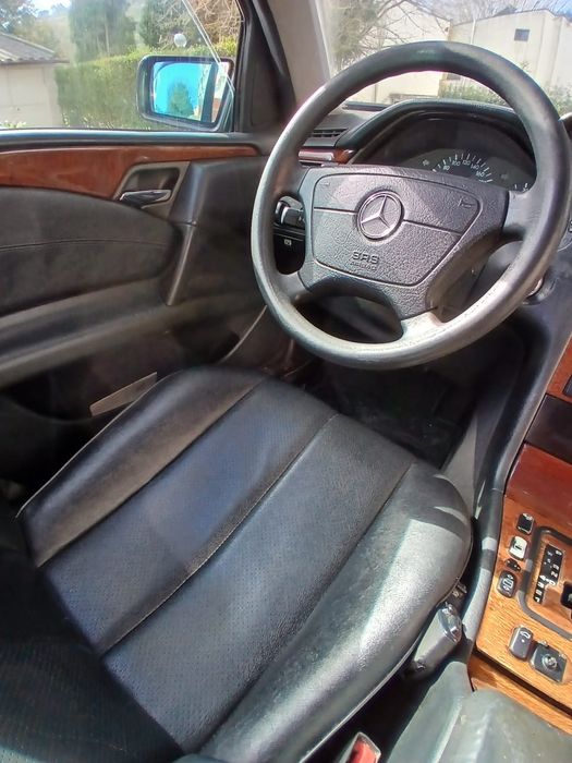 Mercedes-Benz 200 — fotografia 10