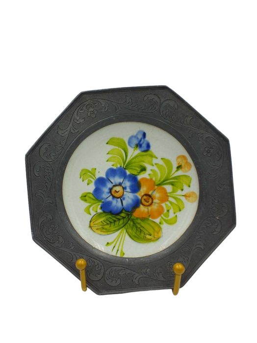Talerz ceramiczny w cynowej ramie B111238
