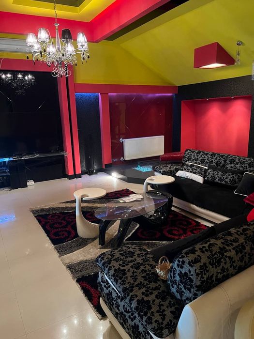 Квартира трьох-поверхова 270квм