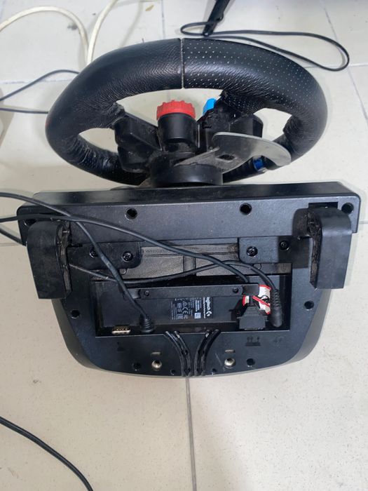 Logitech g29 (volante e pedais)