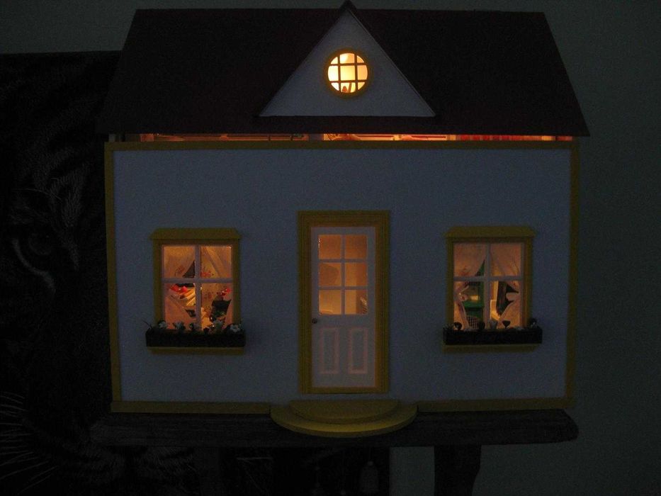 ELECTRIFIED DOLLHOUSE - LIVING ROOM AND ATTIC433489604845905924