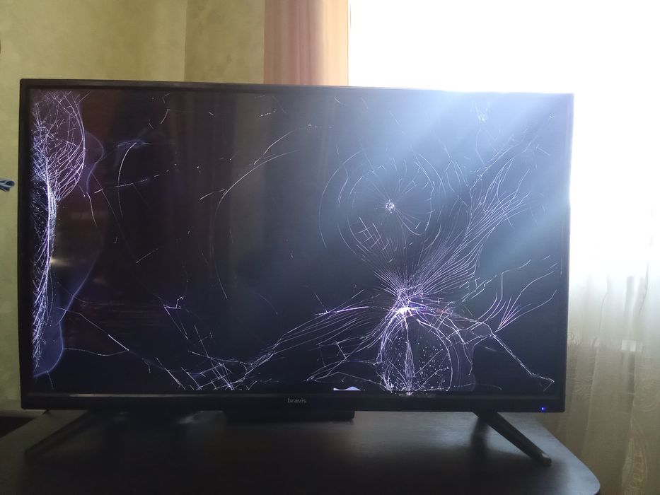 Телевізор Bravis 32"дюйма