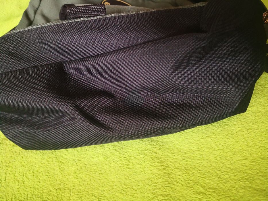 Plecak marki Dockers.