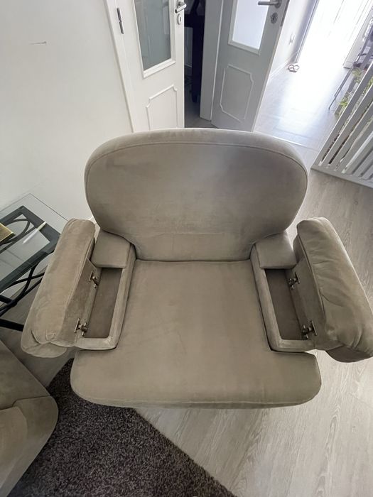 Conjunto de sofá cama e poltrona